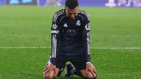 快船逆势逆转，哈登27分关键罚球建功，鲍威尔砍下35分，CJ独得33分力抗鹈鹕10连败颓势。